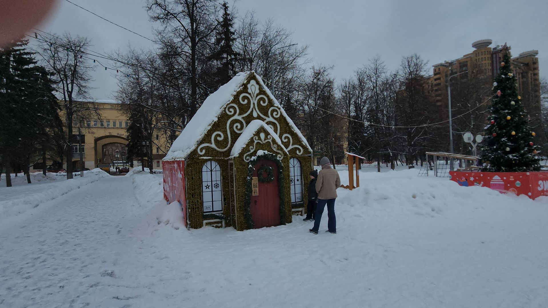 новый год, бульвар Маяковского, елка, улица Фрунзе, Дед Мороз, гирлянды, МБУ Городское хозяйство,сквер 28 квартал,