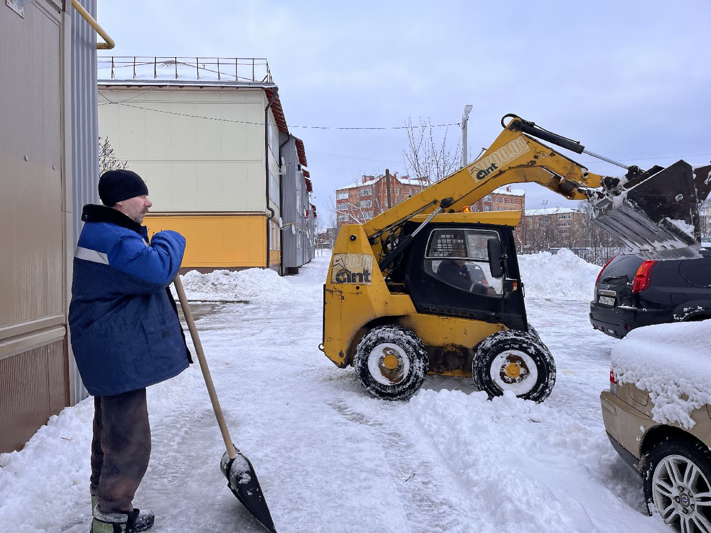 шаховская, снег, уборка дворов,