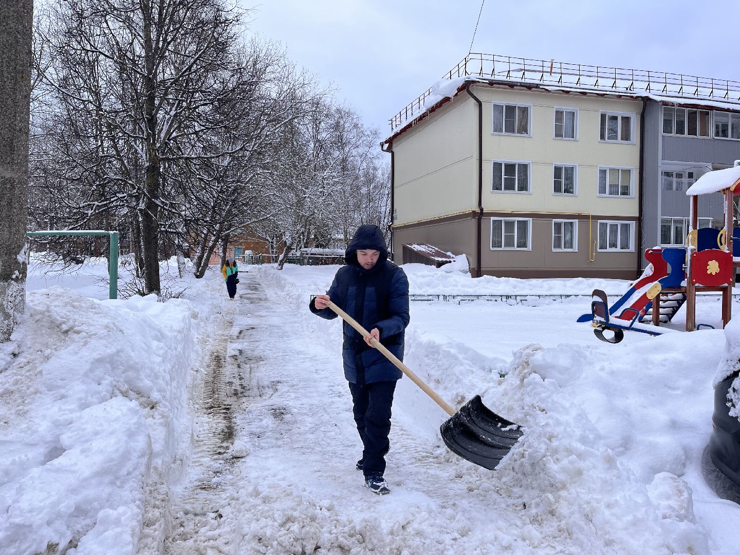 шаховская, снег, уборка дворов,