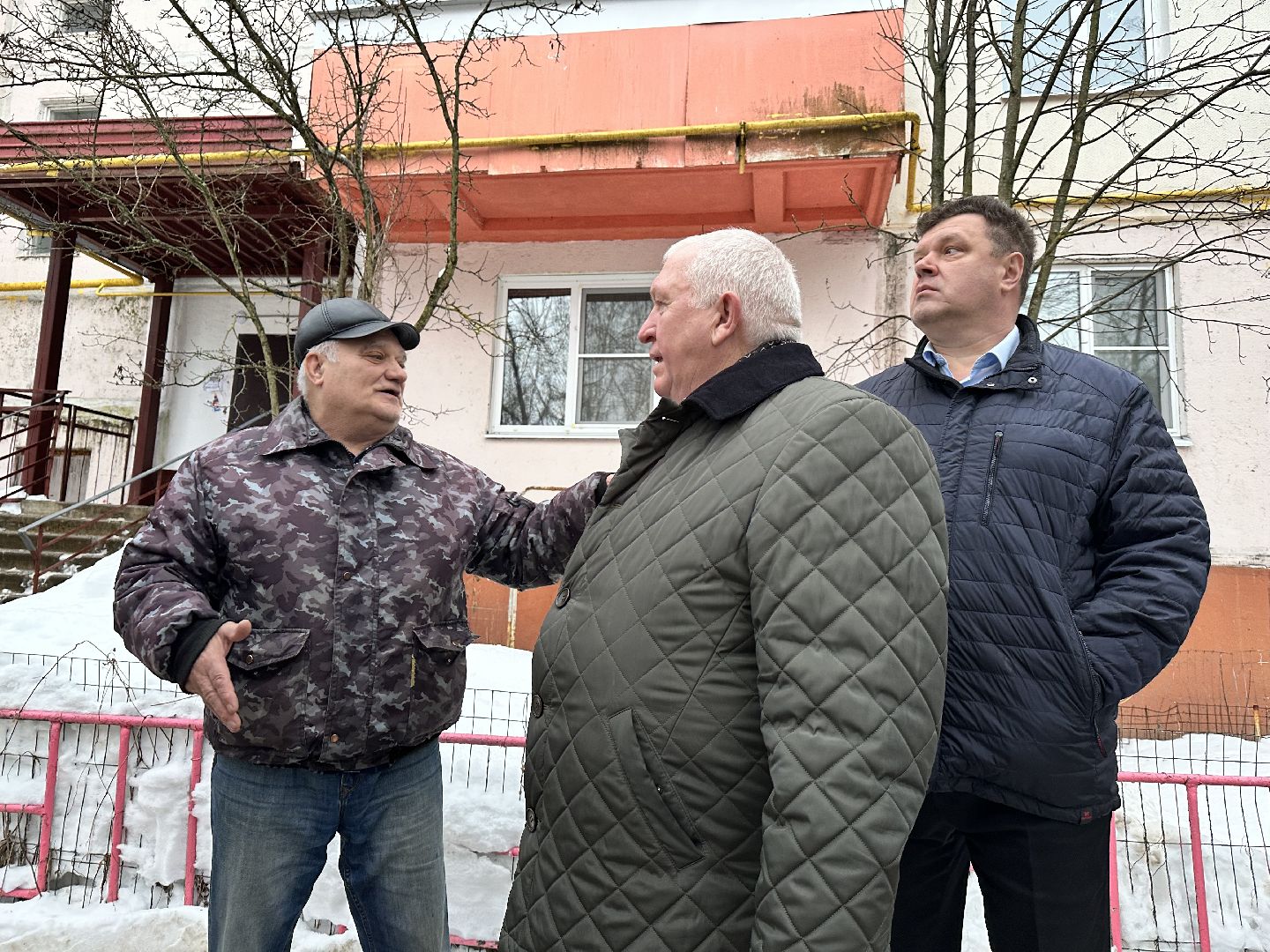 парковка у дома, администрация наро-фоминска,