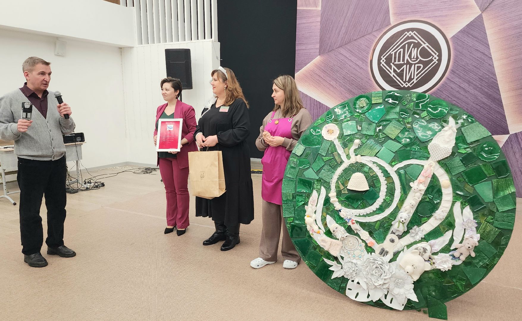 книга рекордов Подмосковья, самая большая брошь, Домодедово, рекорд россии, Рекорд, подмосковье, ручная работа, юбилей, сертификат, ДКиС Мир,