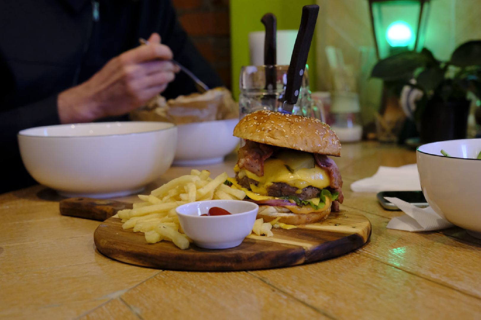 пущино, еда, ресторан, зима в подмосковье, бургер,