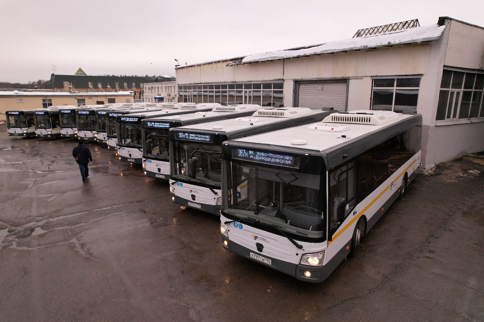 видео с коптера, автобус,