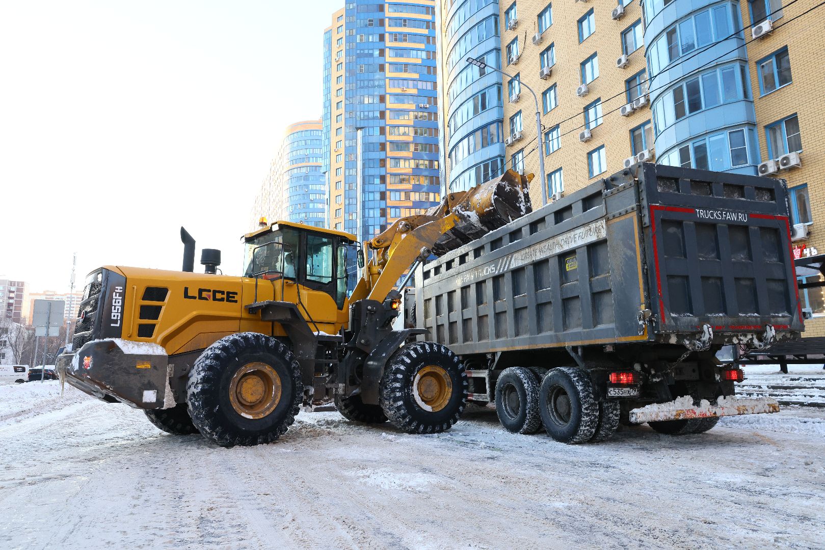 Реутов, ЖКХ, снегопад, Ольга, уборка, трактор, бобкэт, дворники,