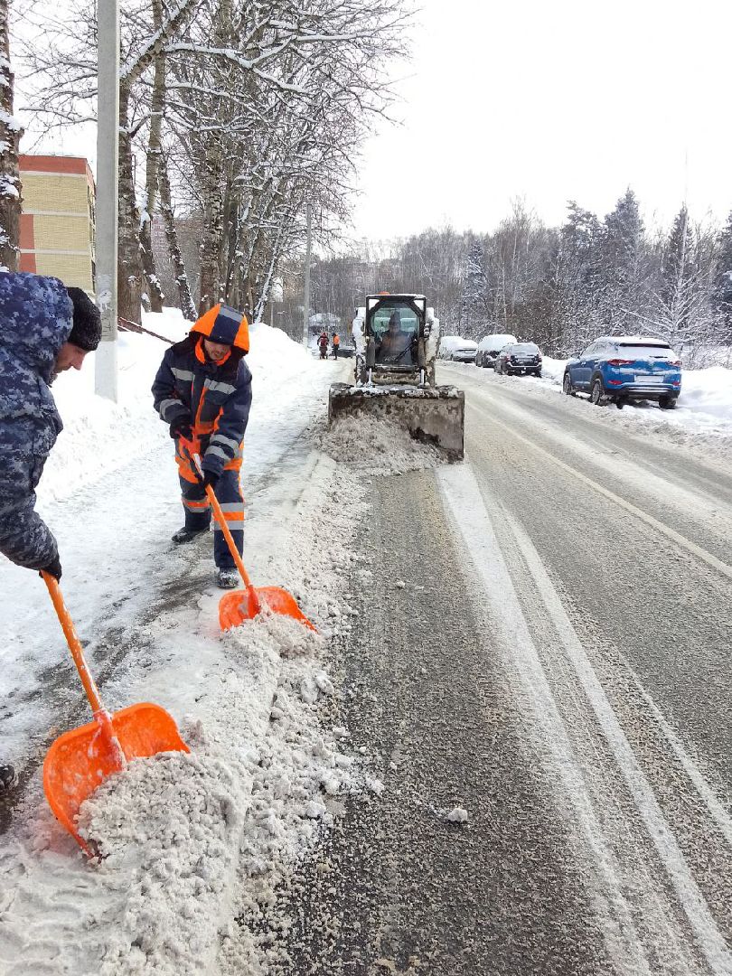 пушкино, снегоуборочная техника, уборка дворов, циклон ольга, снегопад,