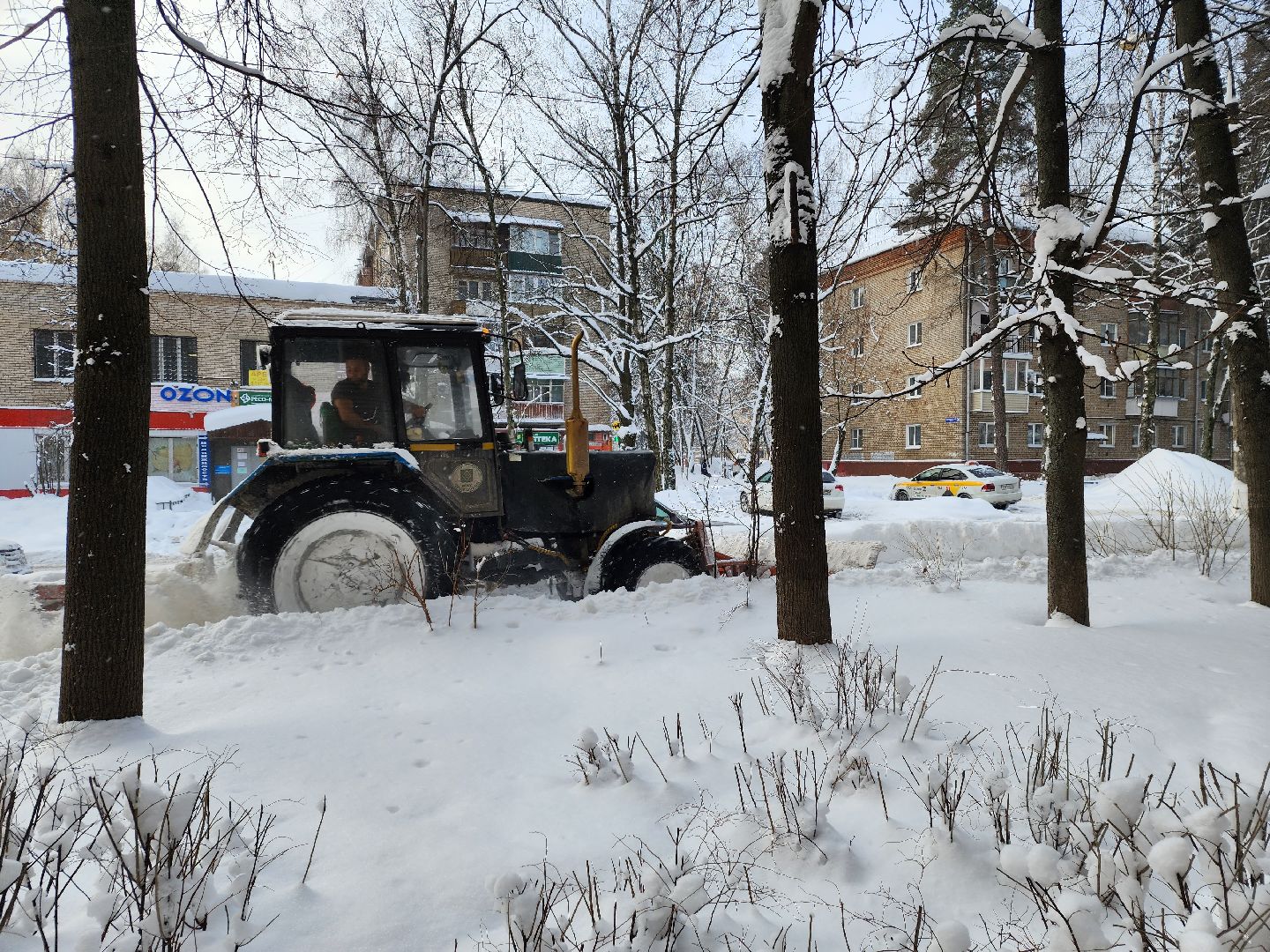 пушкино, снегоуборочная техника, уборка дворов, циклон ольга, снегопад,