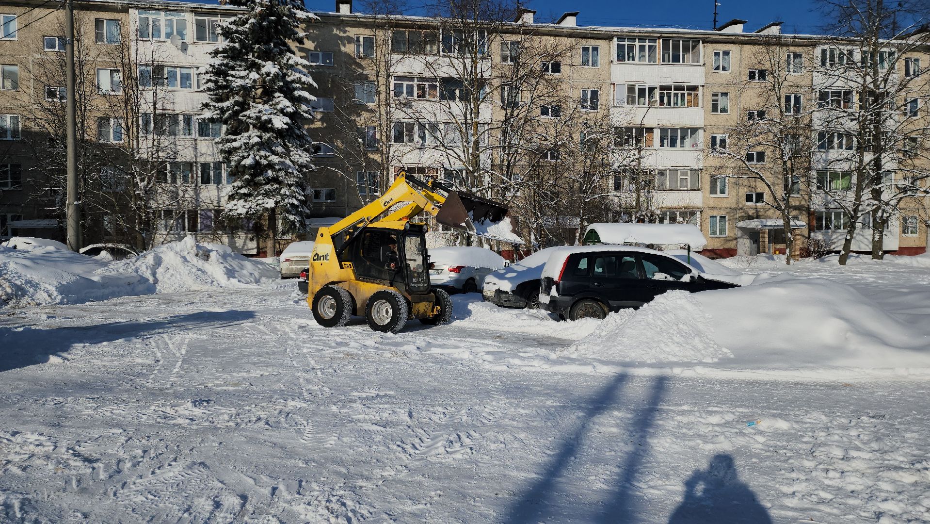 уборка дворов, уборка снега, ольга, снегопад ольга, коммунальная техника, коммунальщики, руза, рузский городской округ,