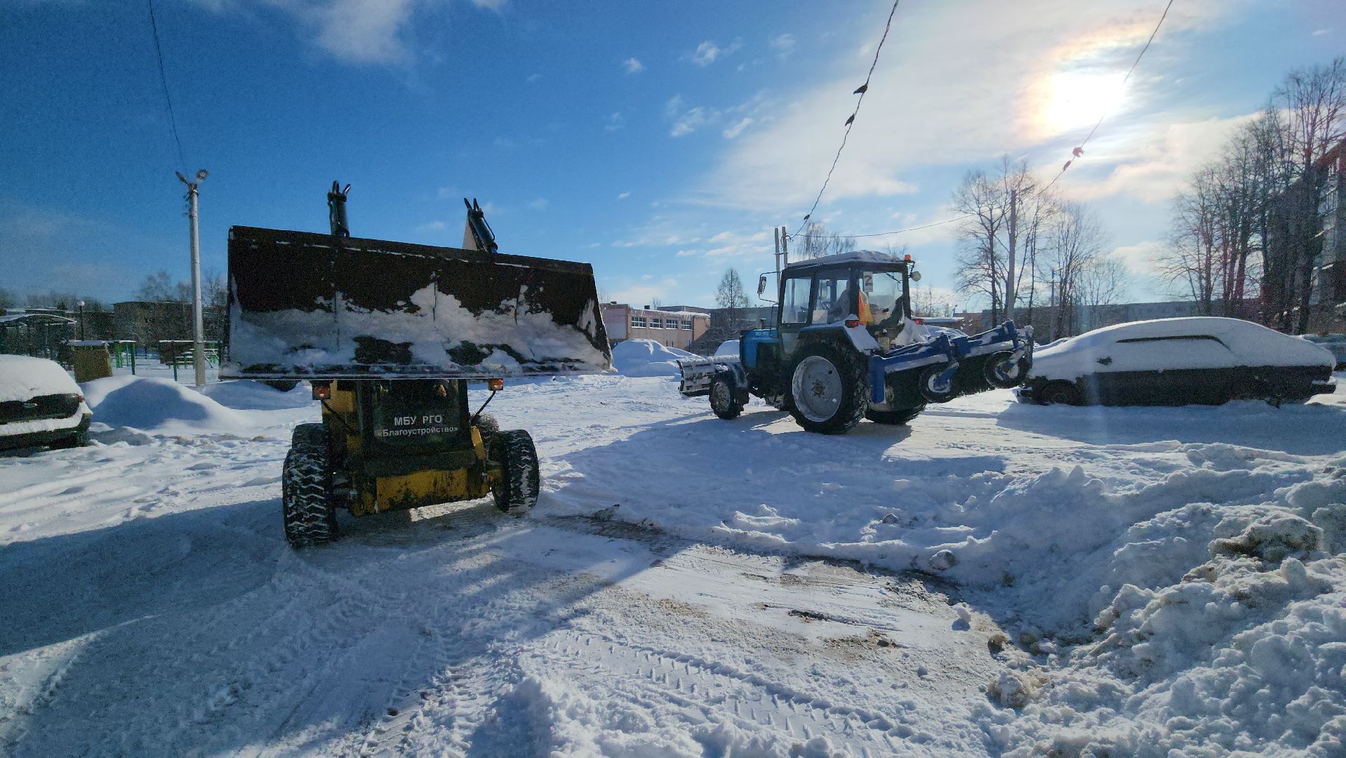 уборка дворов, уборка снега, ольга, снегопад ольга, коммунальная техника, коммунальщики, руза, рузский городской округ,