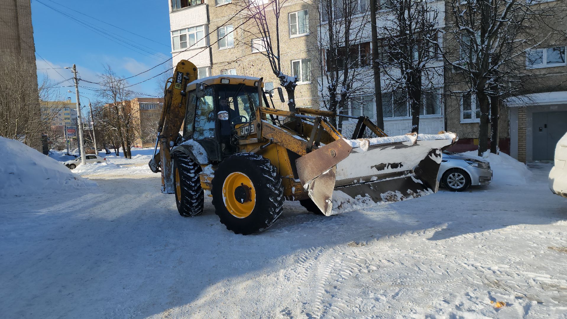 уборка дворов, уборка снега, ольга, снегопад ольга, коммунальная техника, коммунальщики, руза, рузский городской округ,
