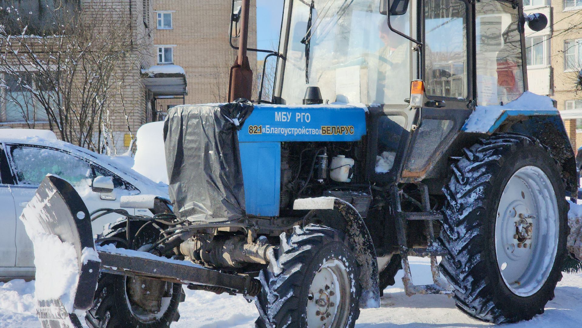 уборка дворов, уборка снега, ольга, снегопад ольга, коммунальная техника, коммунальщики, руза, рузский городской округ,