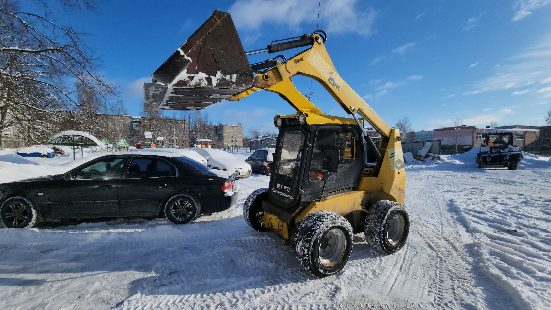 уборка дворов, уборка снега, ольга, снегопад ольга, коммунальная техника, коммунальщики, руза, рузский городской округ,