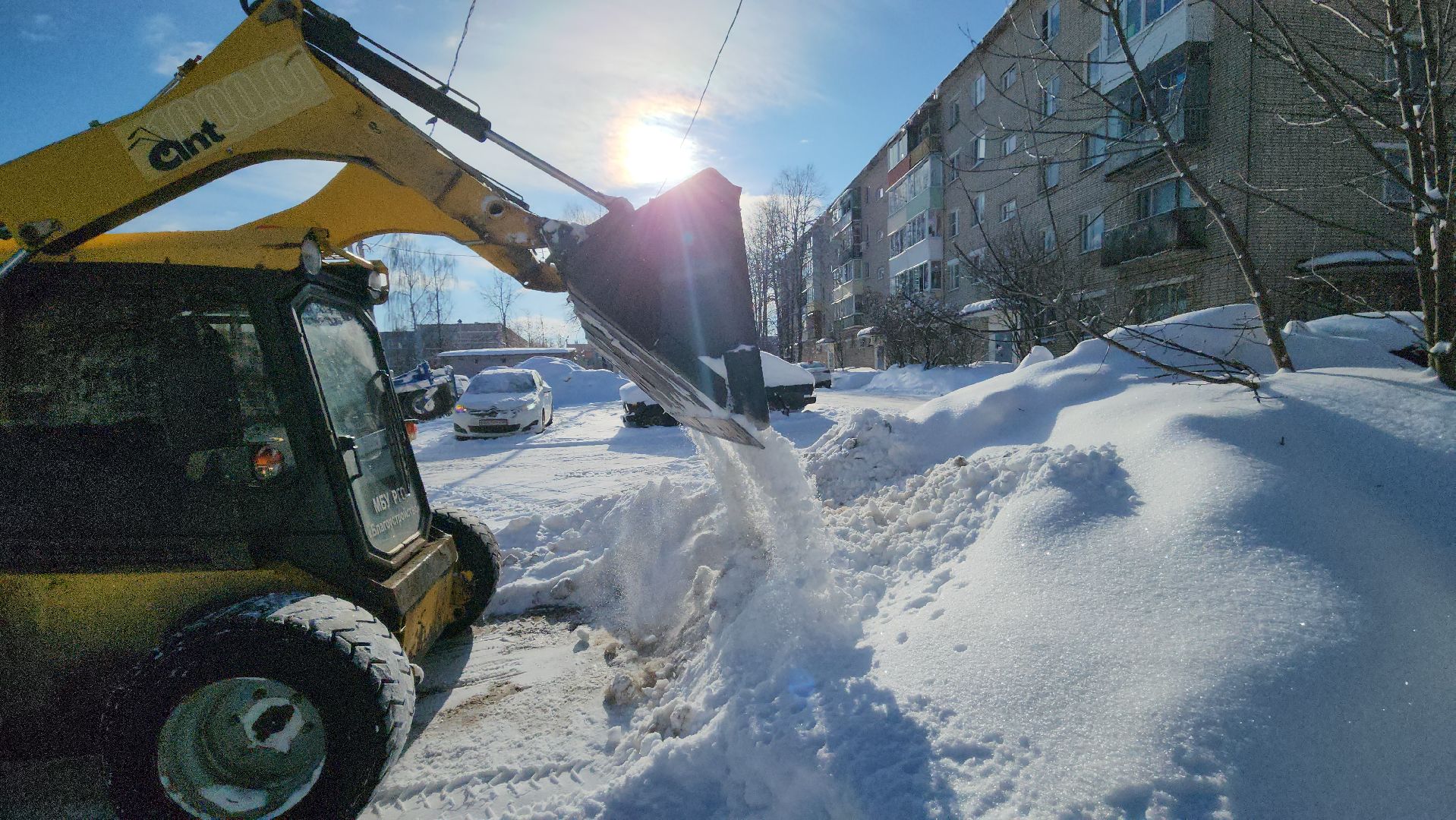уборка дворов, уборка снега, ольга, снегопад ольга, коммунальная техника, коммунальщики, руза, рузский городской округ,