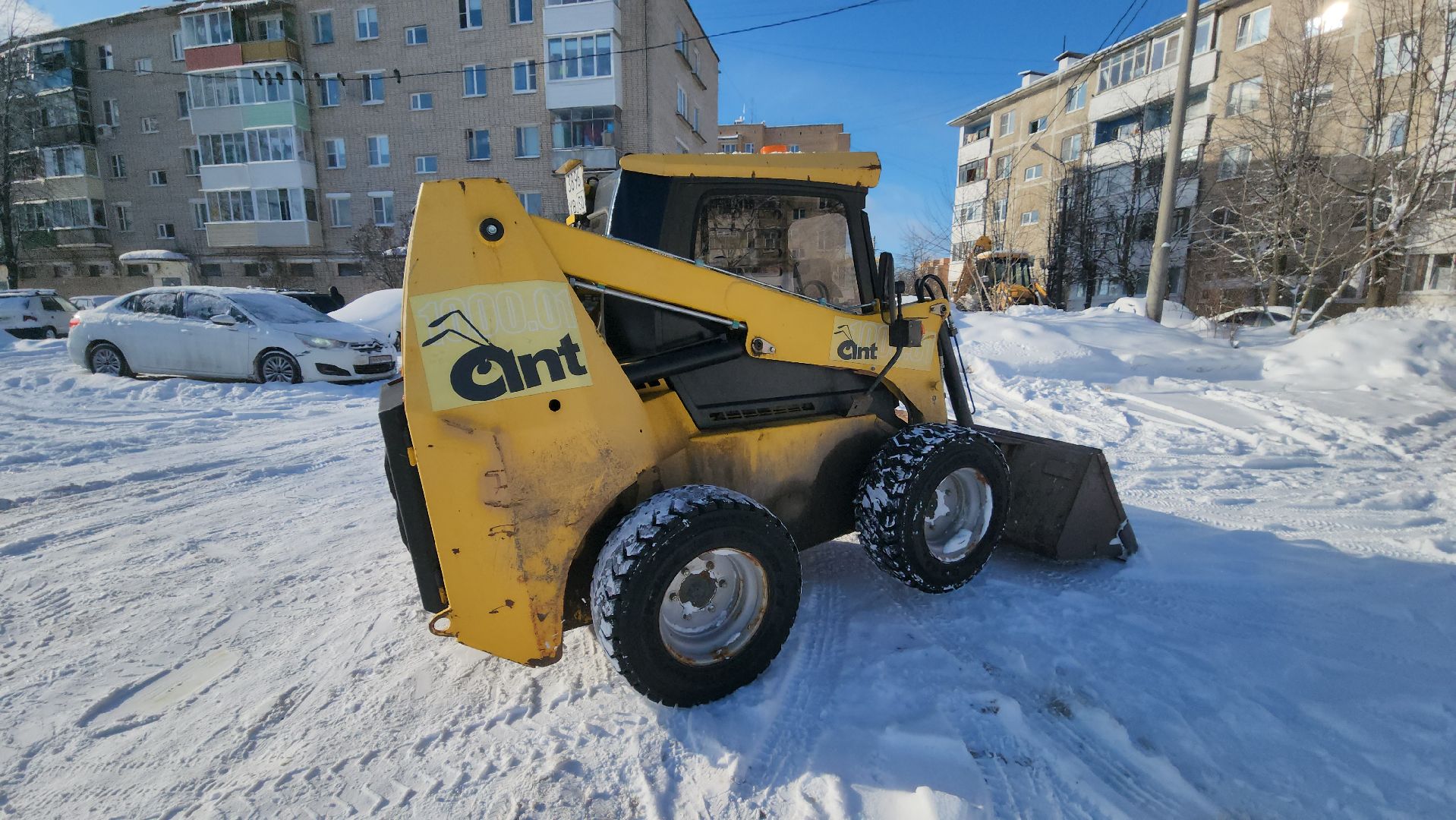 уборка дворов, уборка снега, ольга, снегопад ольга, коммунальная техника, коммунальщики, руза, рузский городской округ,
