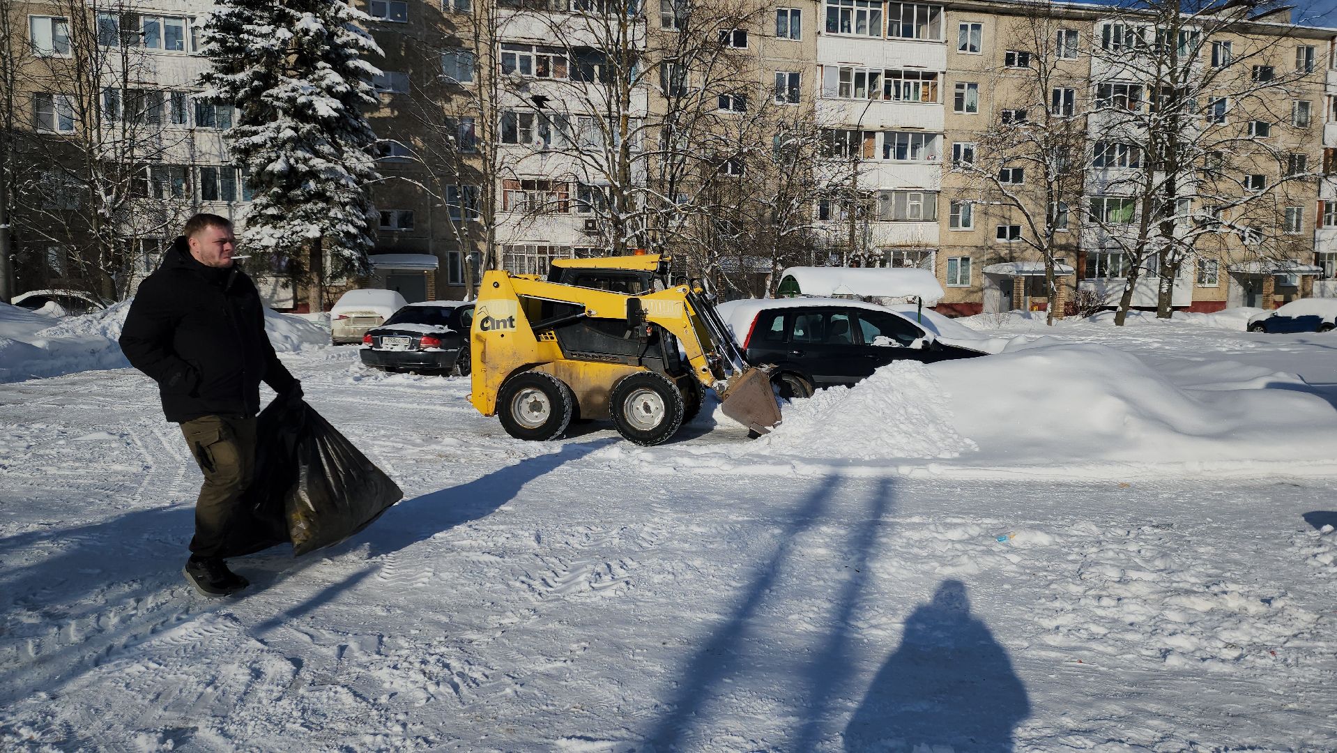 уборка дворов, уборка снега, ольга, снегопад ольга, коммунальная техника, коммунальщики, руза, рузский городской округ,