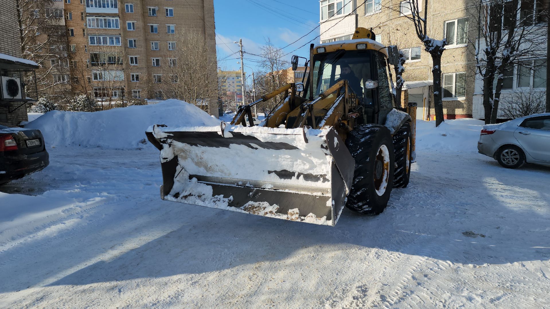 уборка дворов, уборка снега, ольга, снегопад ольга, коммунальная техника, коммунальщики, руза, рузский городской округ,