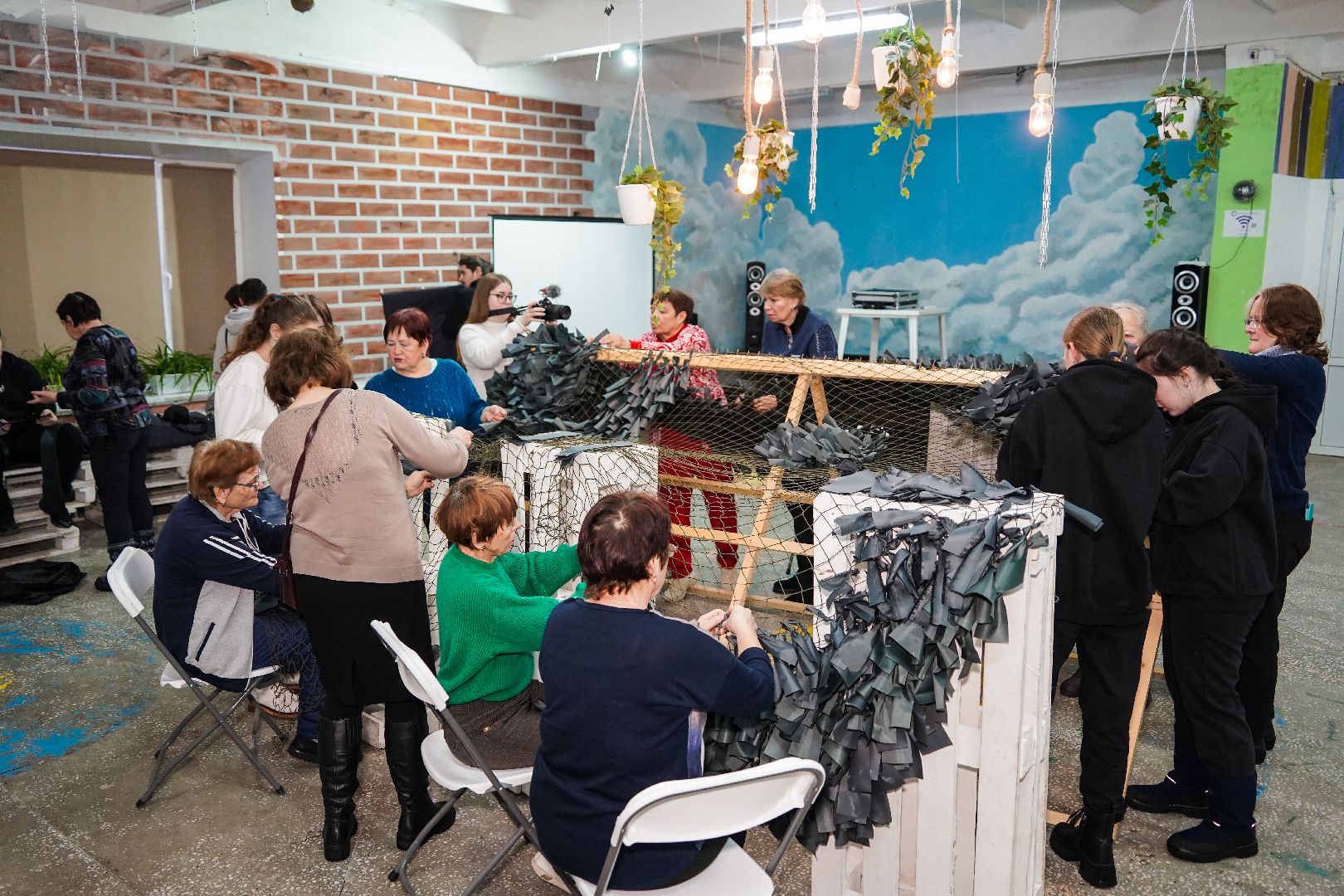 волонтеры, Большая Шатура, КМЦ, активное долголетие, маскировочные сети, блиндажные свечи, гуманитарка,