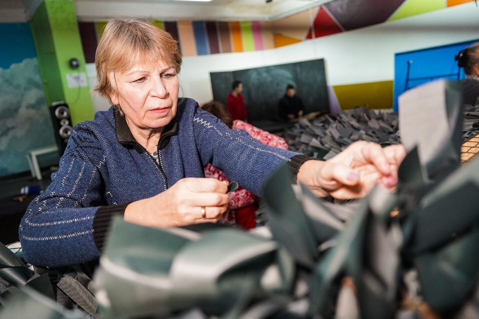 волонтеры, Большая Шатура, КМЦ, активное долголетие, маскировочные сети, блиндажные свечи, гуманитарка,