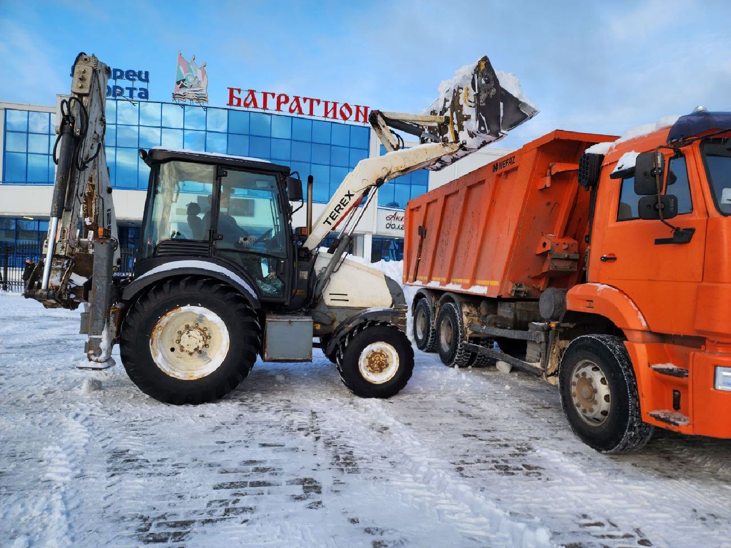 можайск, можайский городской округ, подмосковье, снег, циклон ольга, снегопад, уборка снега, техника, дворы, дороги, жители,