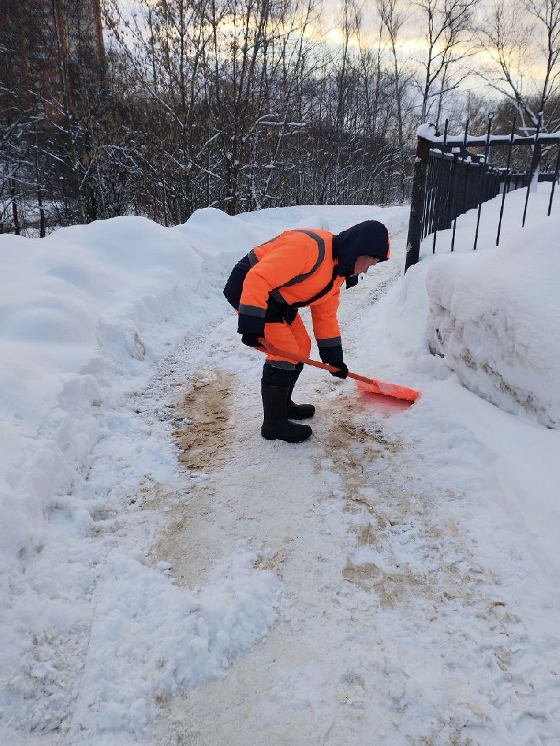 пушкино, снег, циклон ольга, уборка дворов, уборка снега,