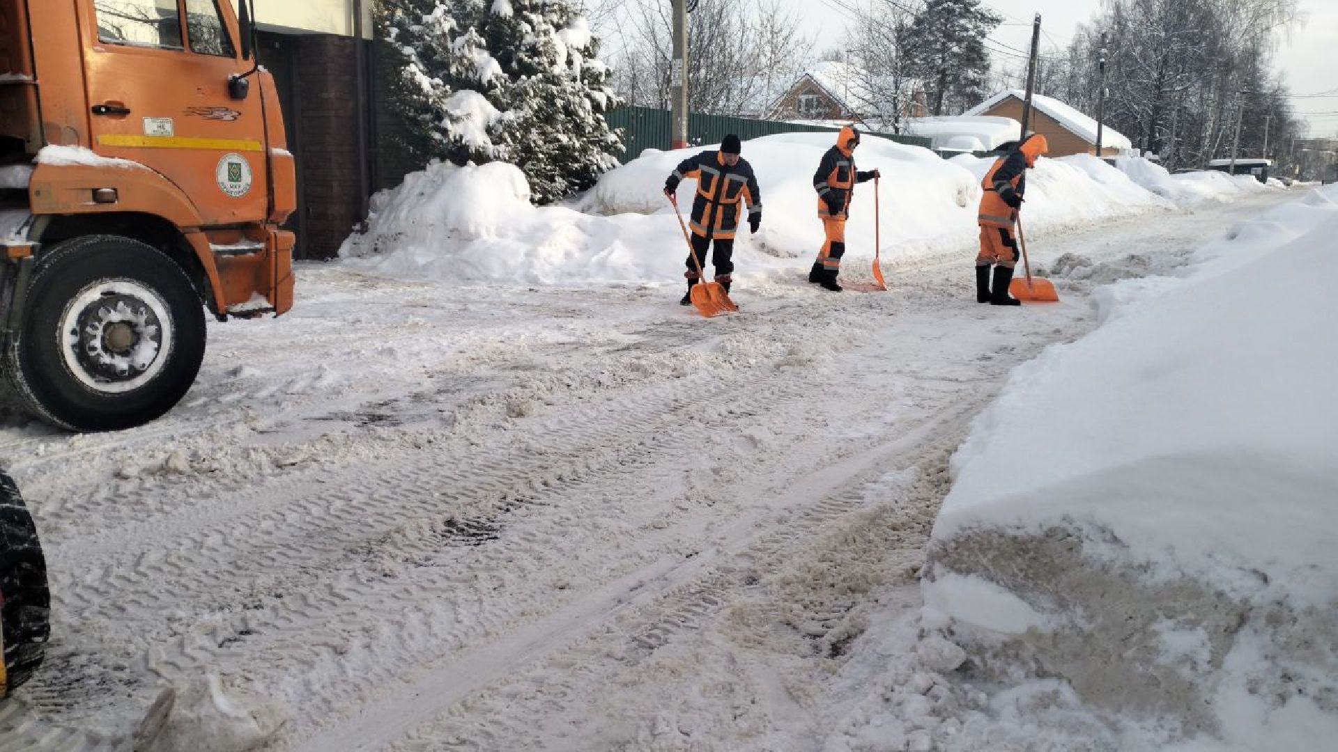 пушкино, снег, циклон ольга, уборка дворов, уборка снега,