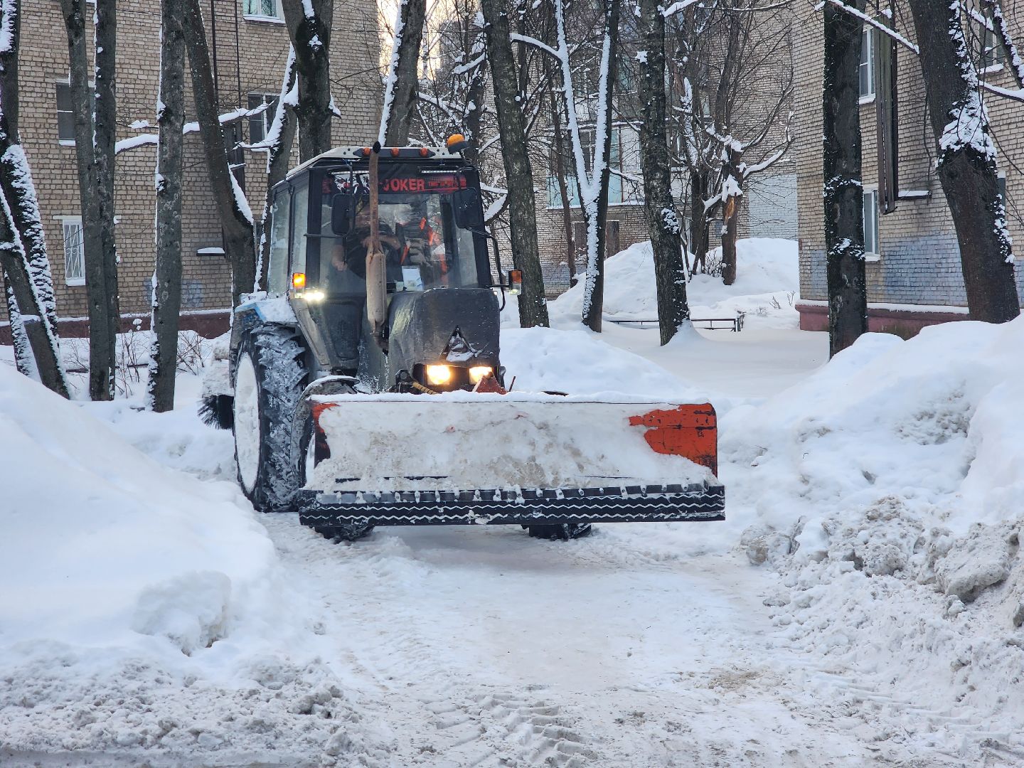 пушкино, снег, циклон ольга, уборка дворов, уборка снега,