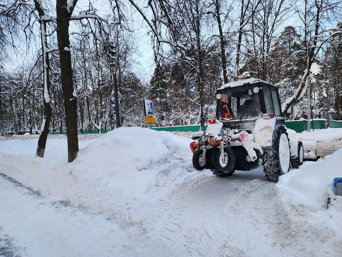 пушкино, снег, циклон ольга, уборка дворов, уборка снега,