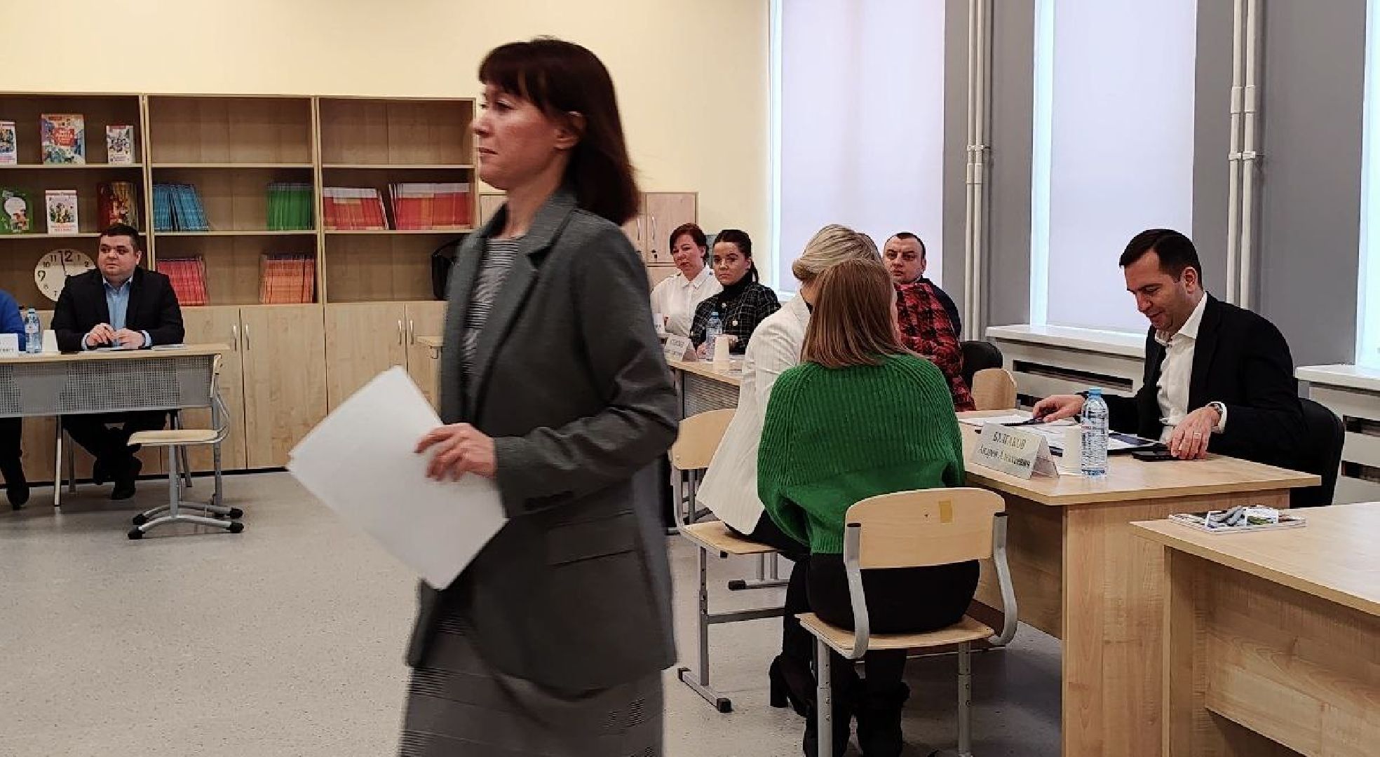 администрация, входная группа, мусорка, парковка,