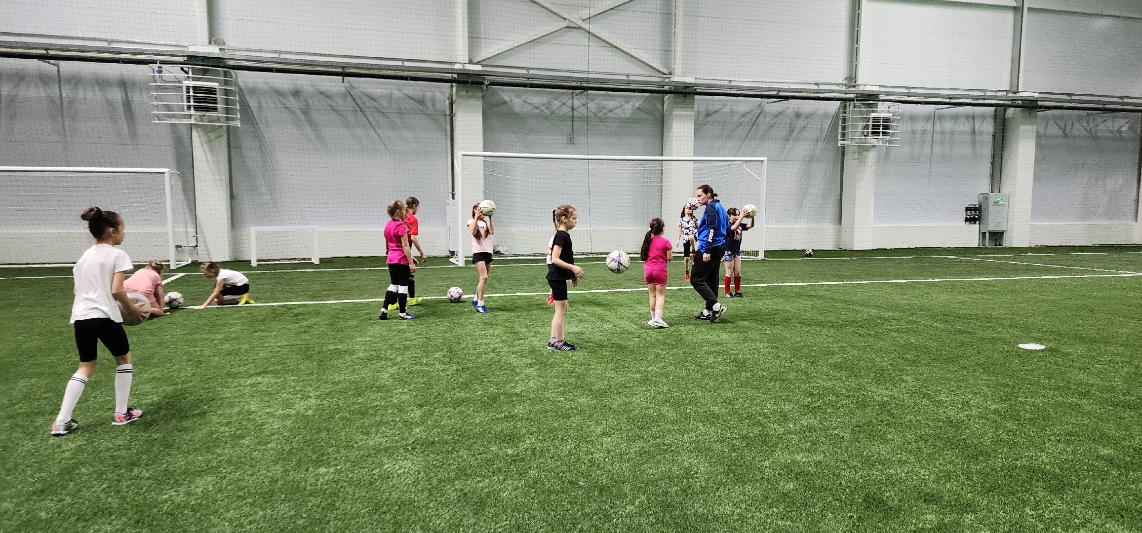 девочки и футбол, новый манеж, Домодедово, Велес,