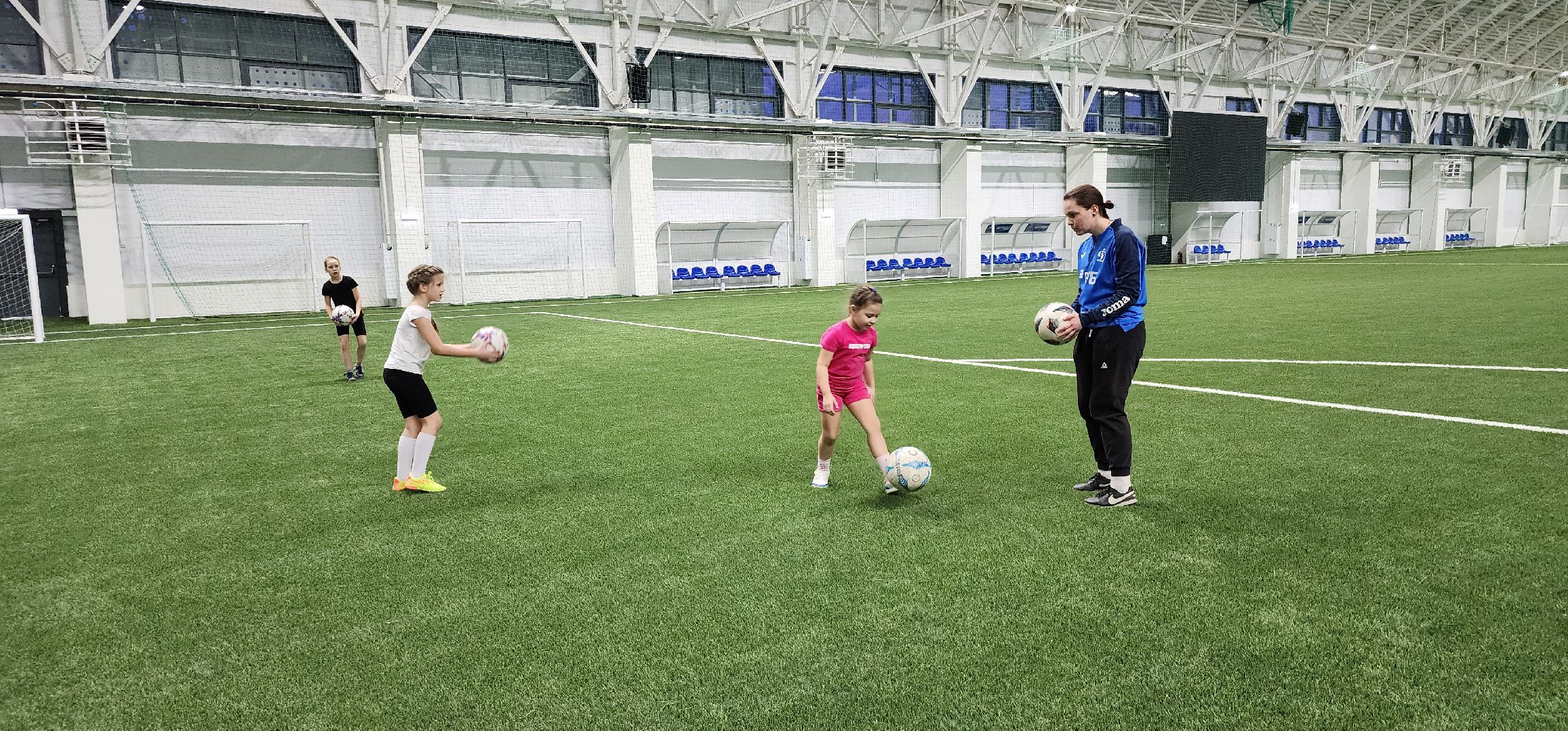 девочки и футбол, новый манеж, Домодедово, Велес,