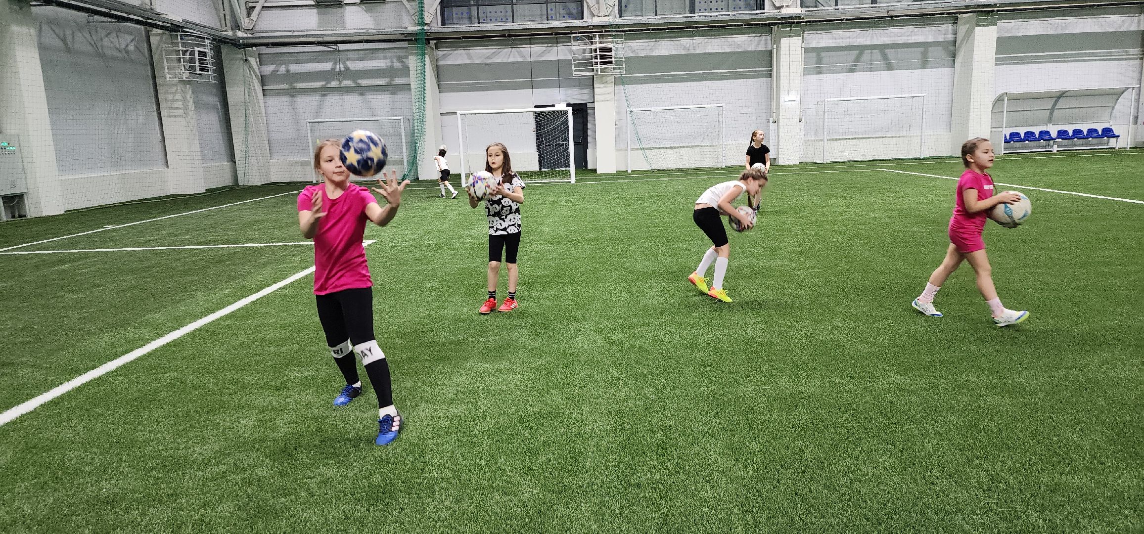 девочки и футбол, новый манеж, Домодедово, Велес,