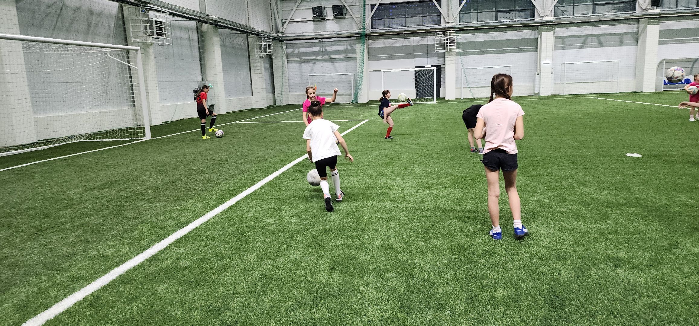 девочки и футбол, новый манеж, Домодедово, Велес,