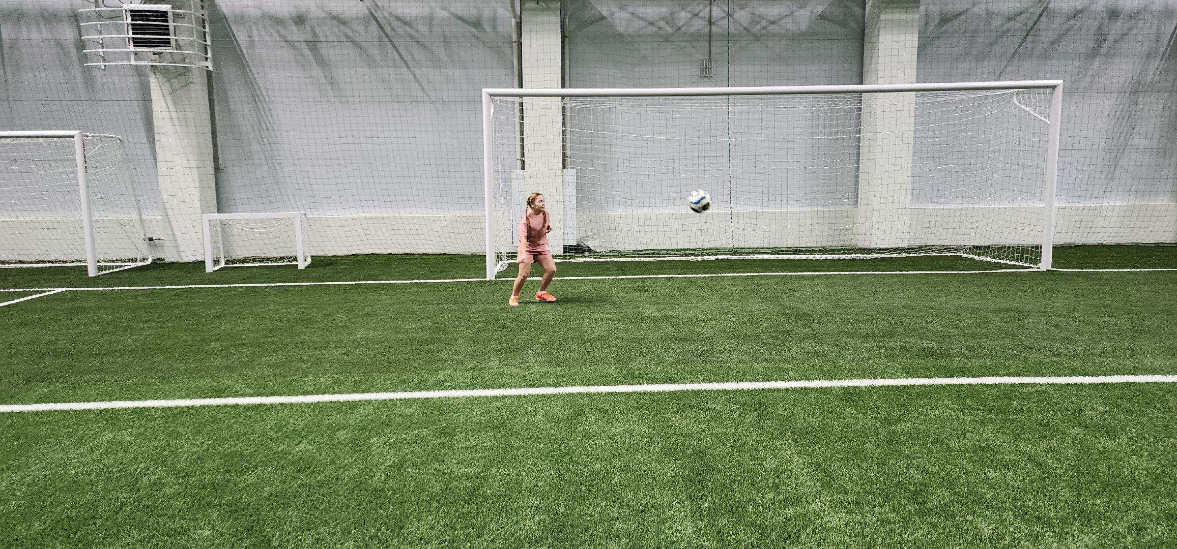 девочки и футбол, новый манеж, Домодедово, Велес,