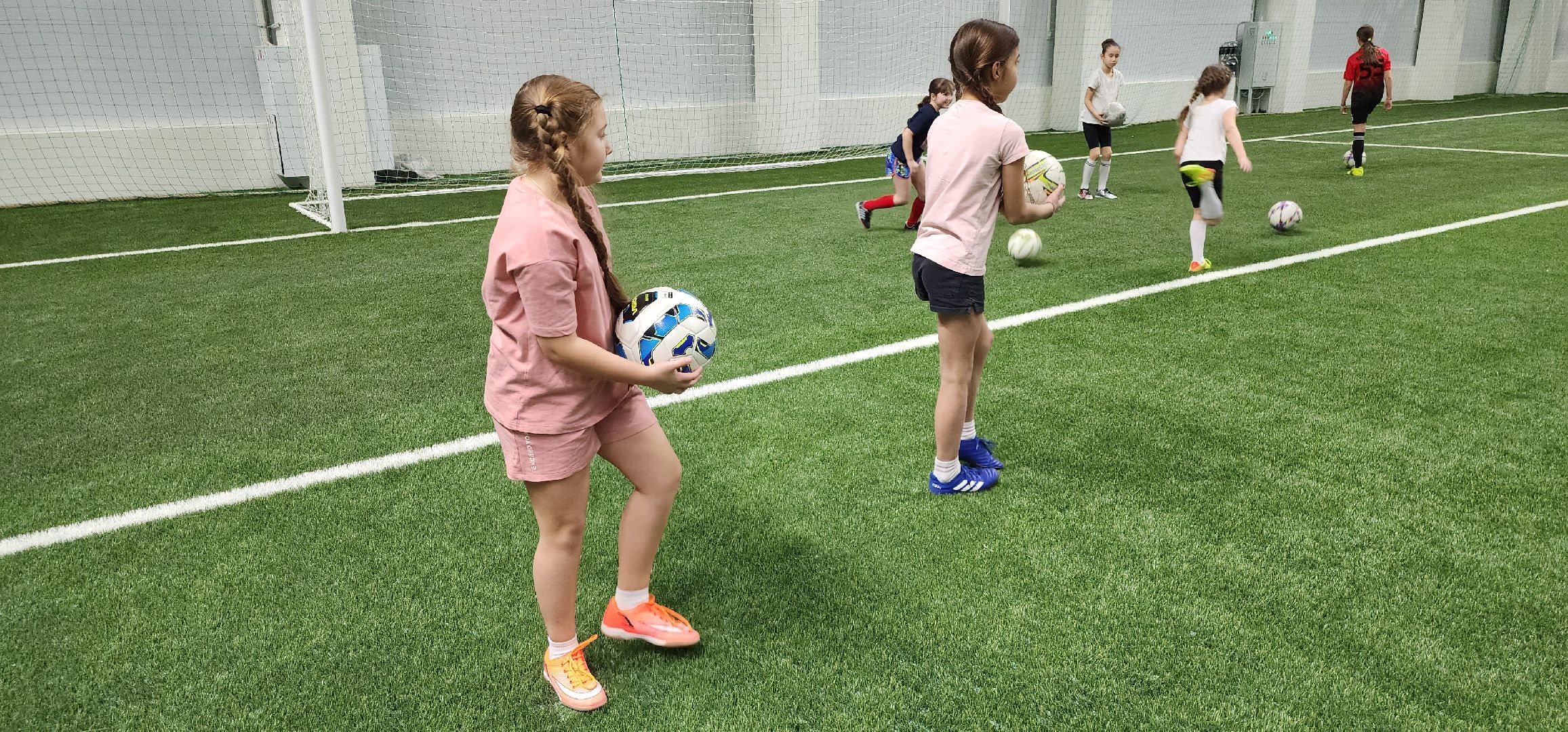девочки и футбол, новый манеж, Домодедово, Велес,