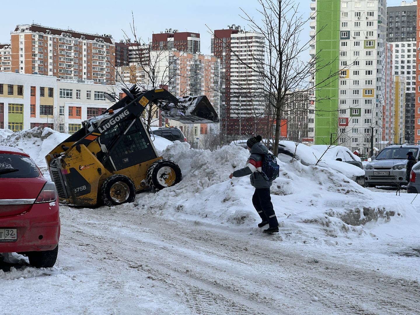 химки, снегопад, уборка дворов, уборка снега,