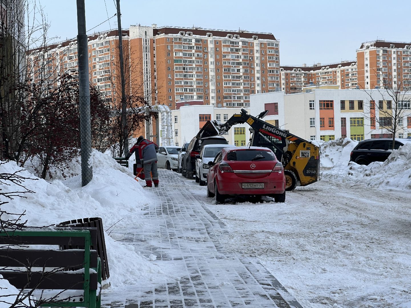 химки, снегопад, уборка дворов, уборка снега,