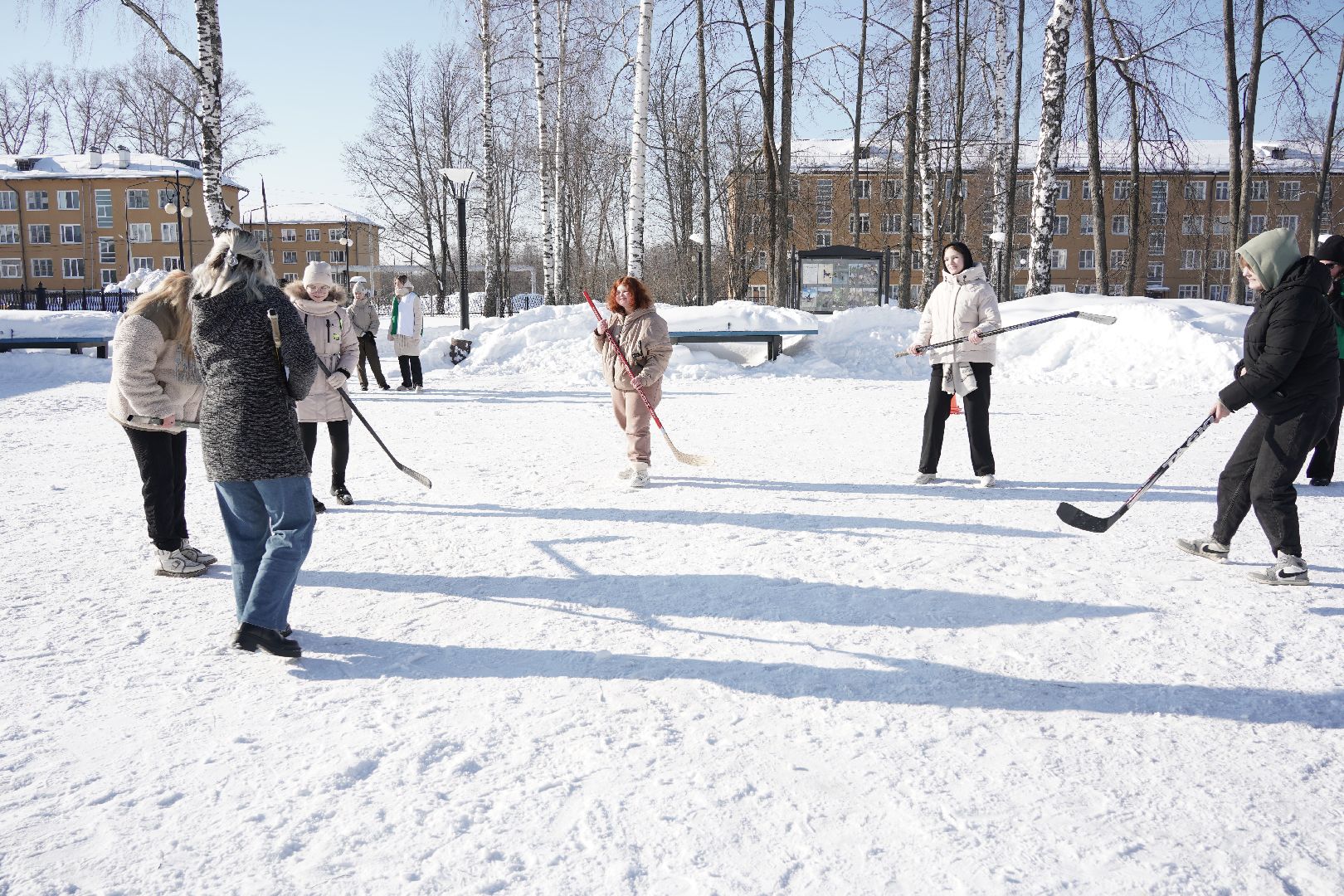 Рошаль, стартуют все, парк Крестов брод, зима в Подмомсковье, зима в парке, Большая Шатура, скандинавская ходьба, футбол на снегу, хоккей на снегу, спорт, активное долголетие,