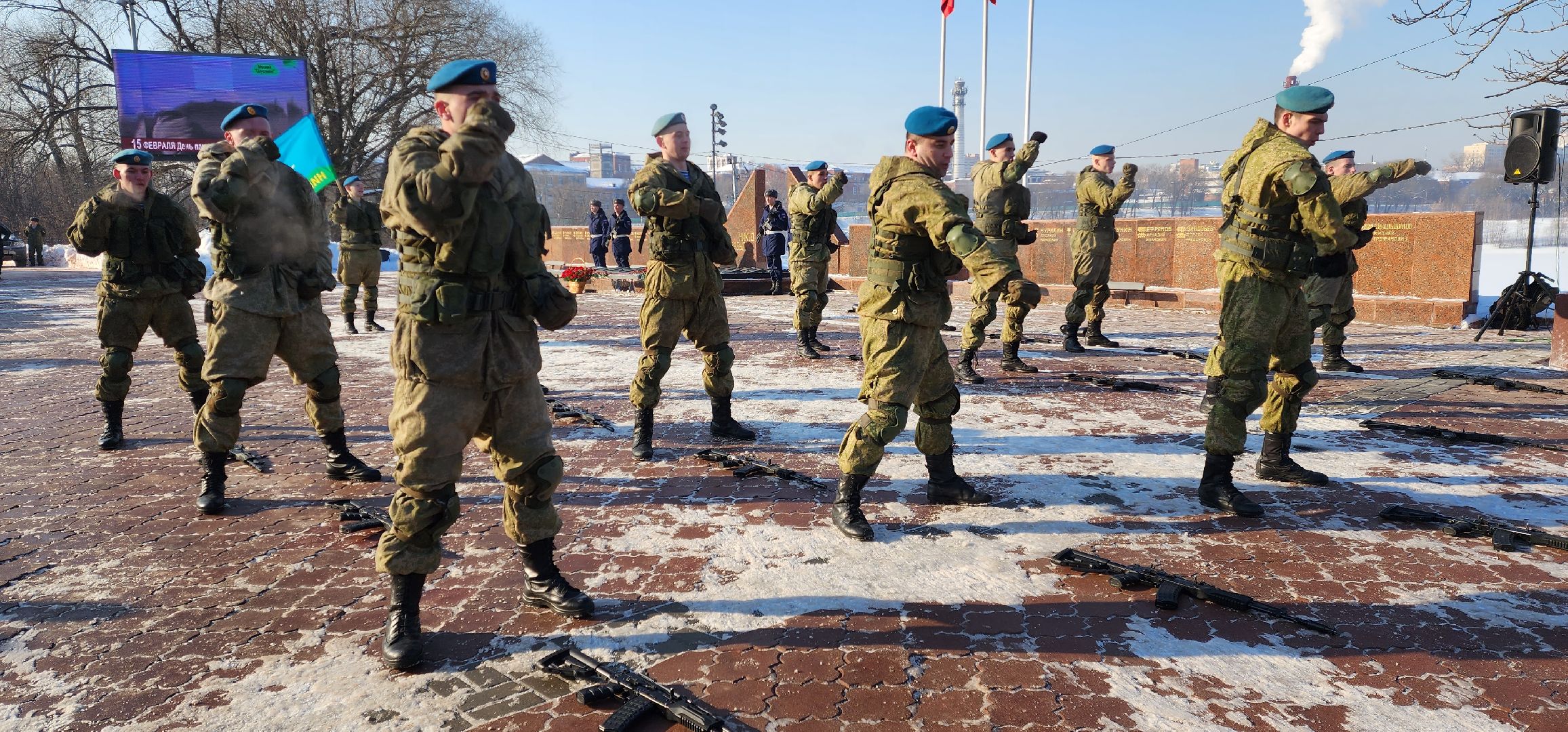 раменское, общество, памятное мероприятие на площади Победы, показательные выступления десантников,