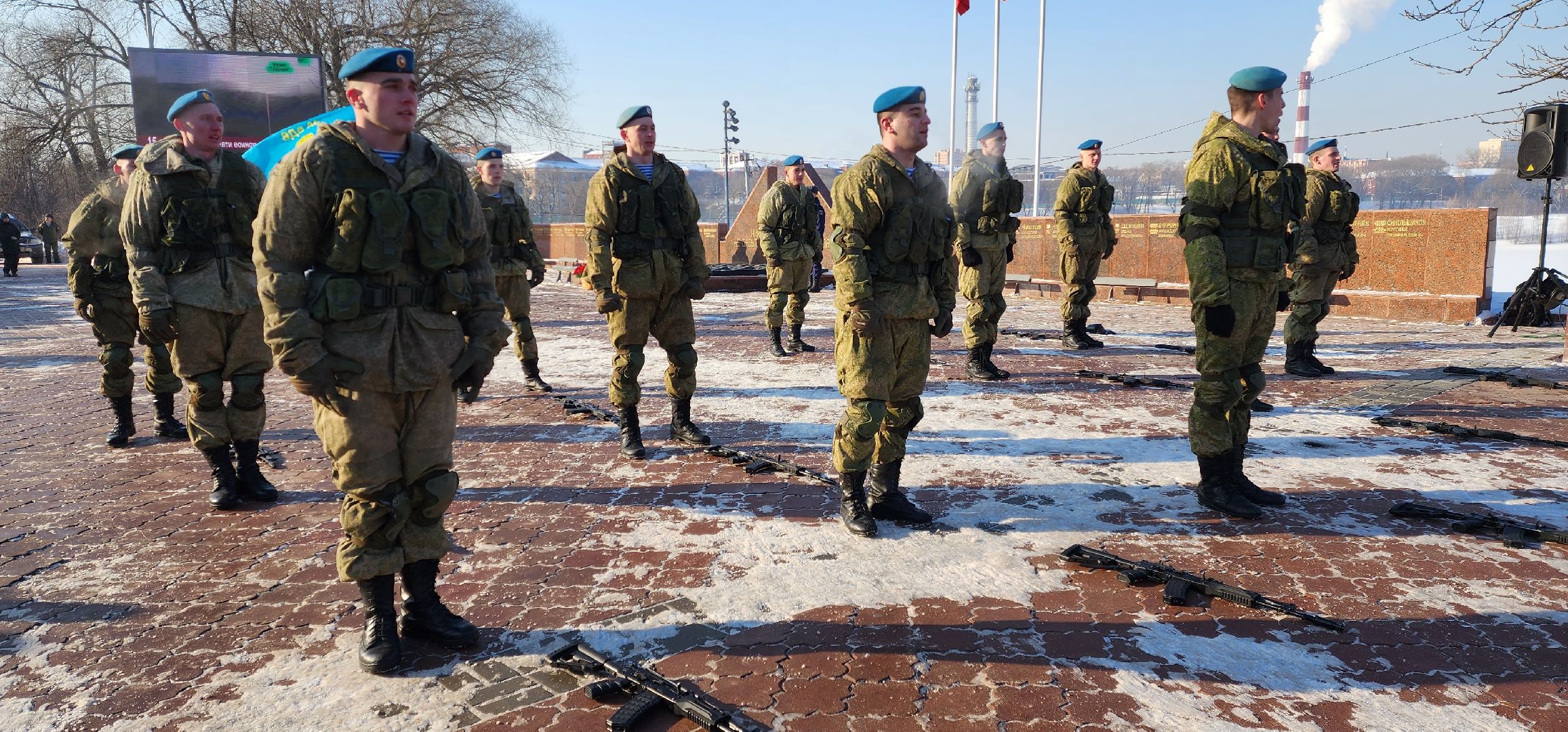 раменское, общество, памятное мероприятие на площади Победы, показательные выступления десантников,