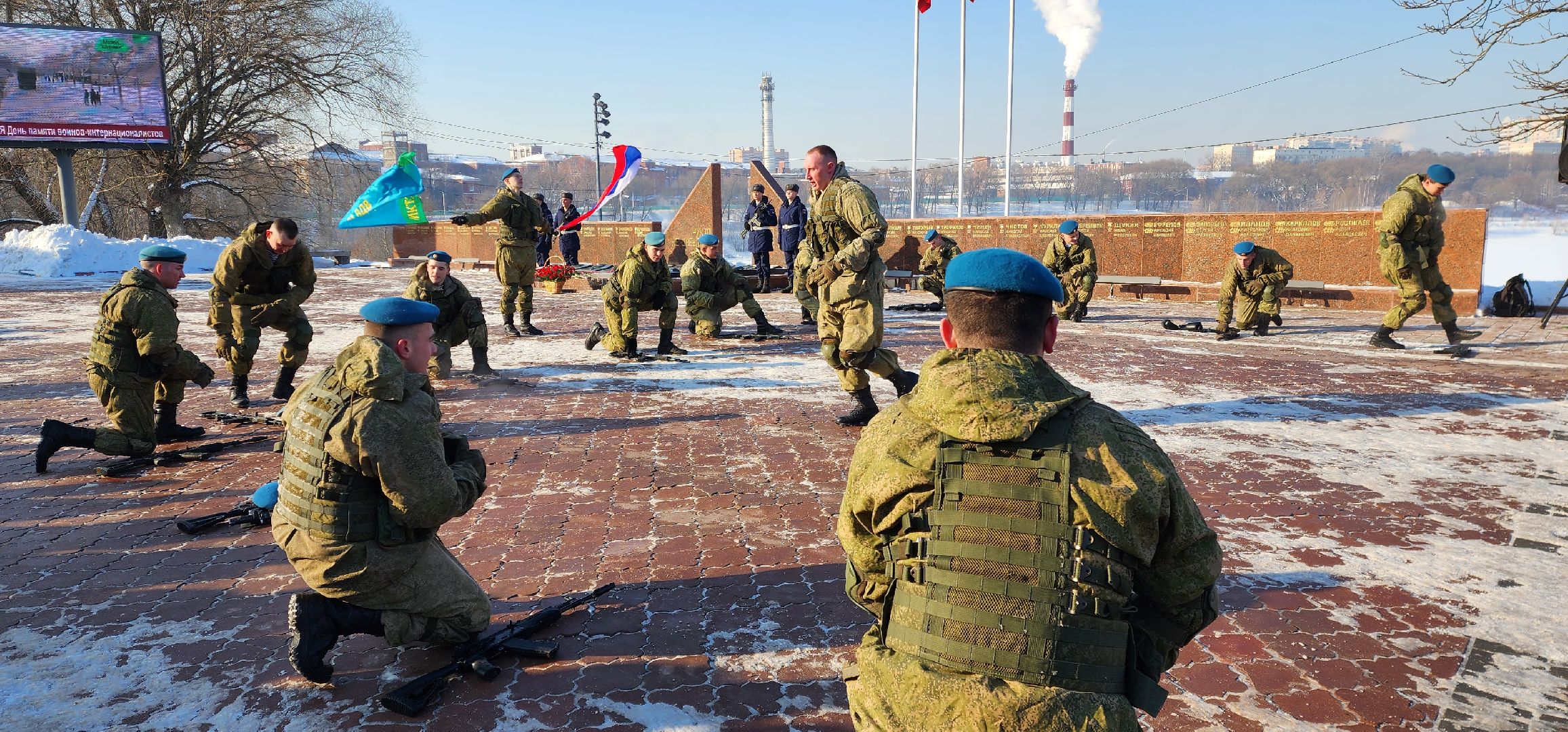 раменское, общество, памятное мероприятие на площади Победы, показательные выступления десантников,