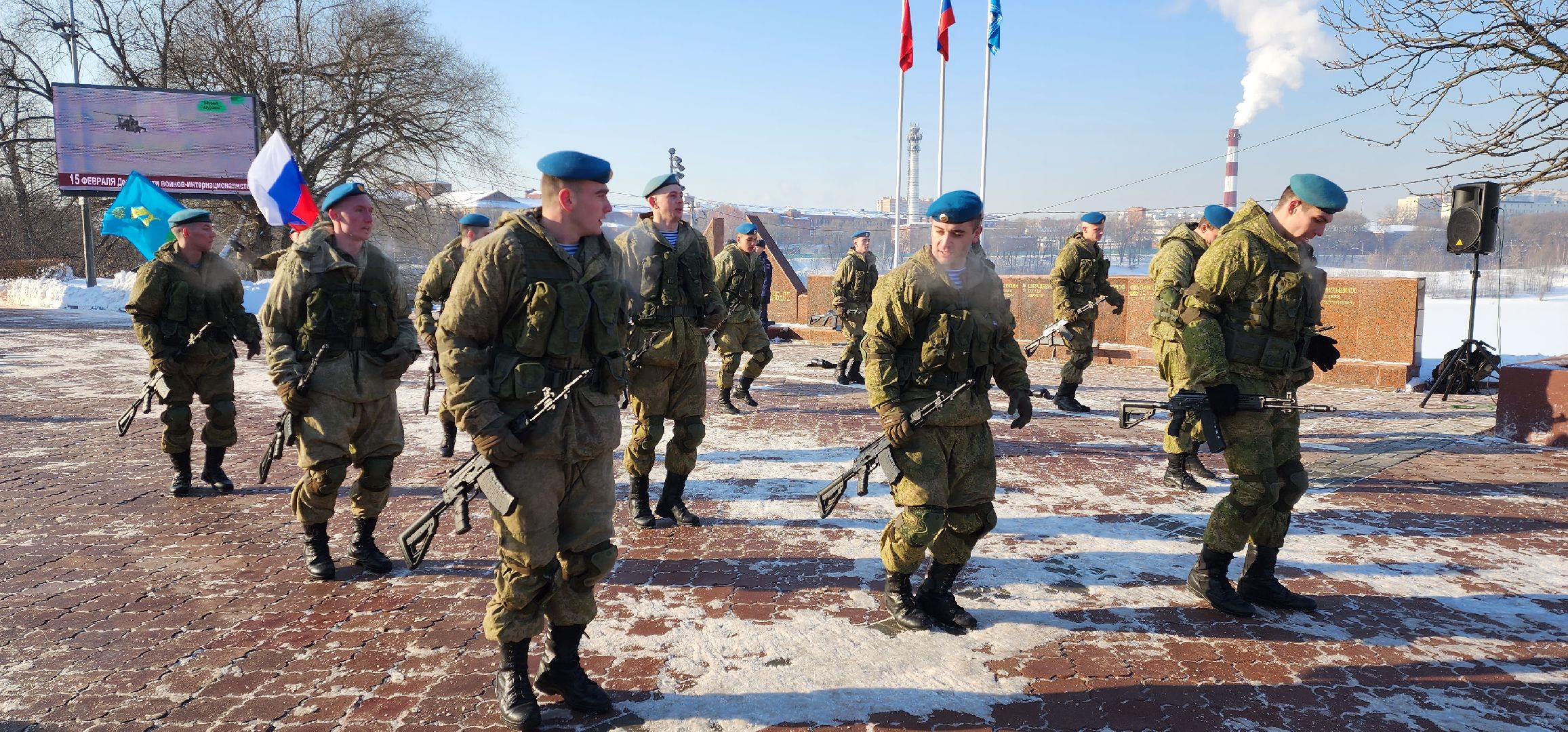 раменское, общество, памятное мероприятие на площади Победы, показательные выступления десантников,