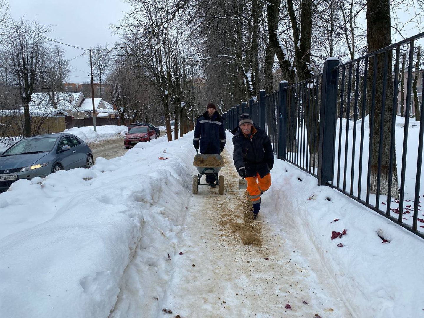 чехов, благоустройсво, ледяной дождь, коммунальные службы, тротуар, пешеходные зоны,