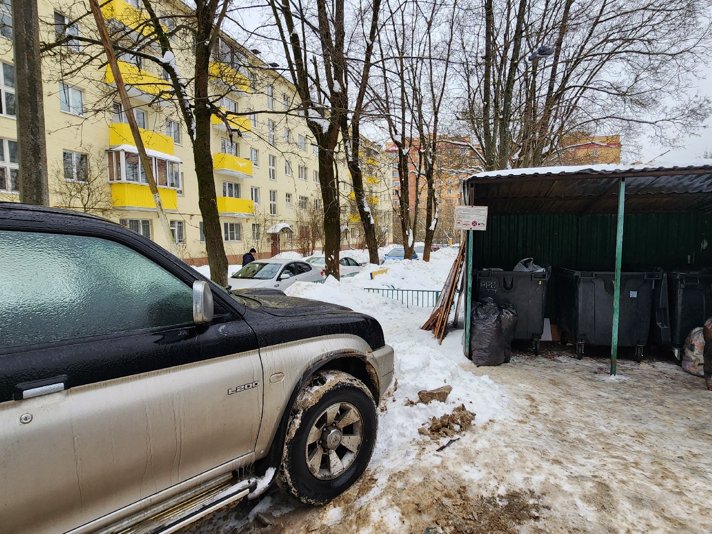 дорожные знаки, контейнерные площадки,