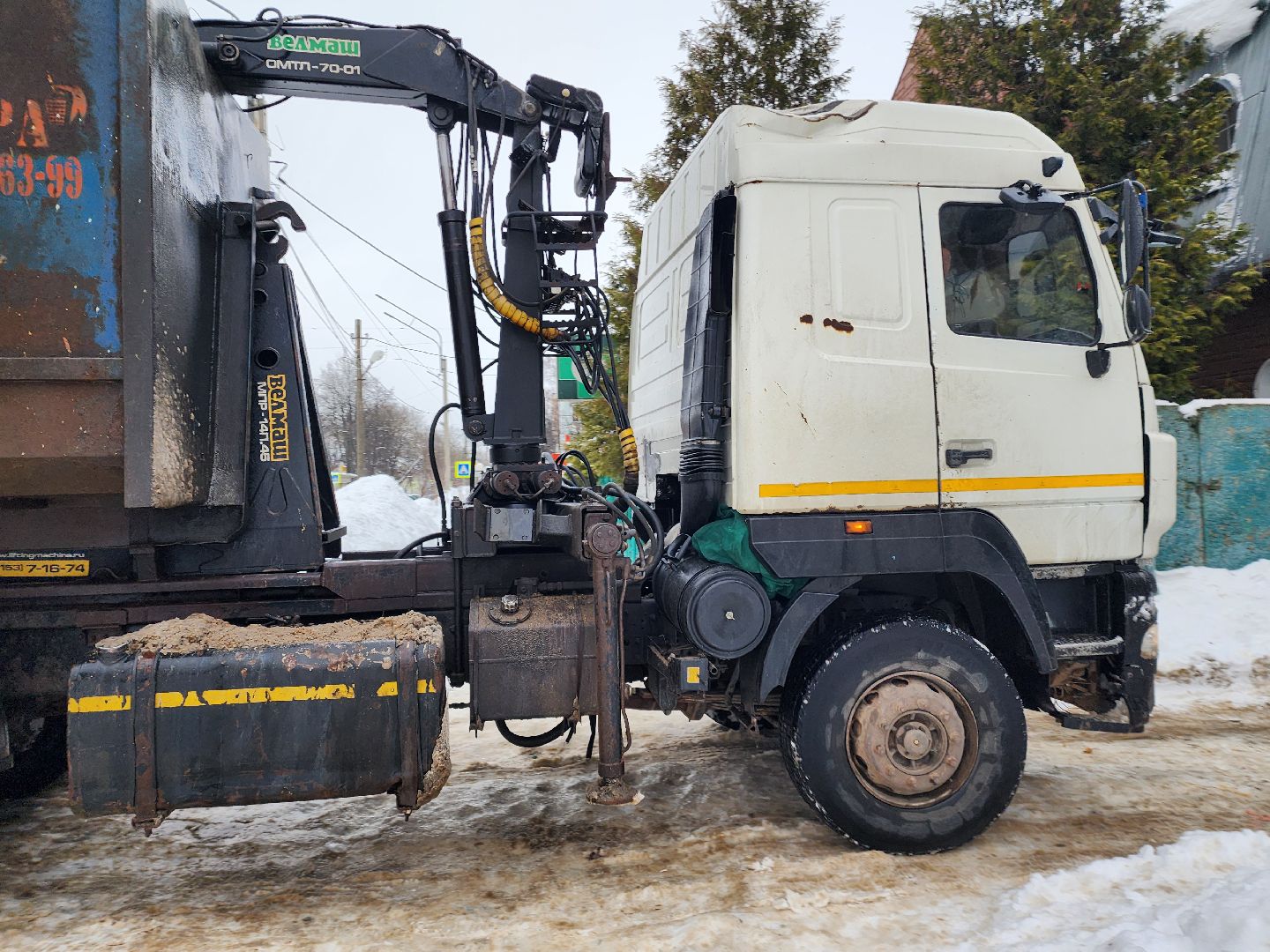 контейнерные площадки, дорожные знаки,