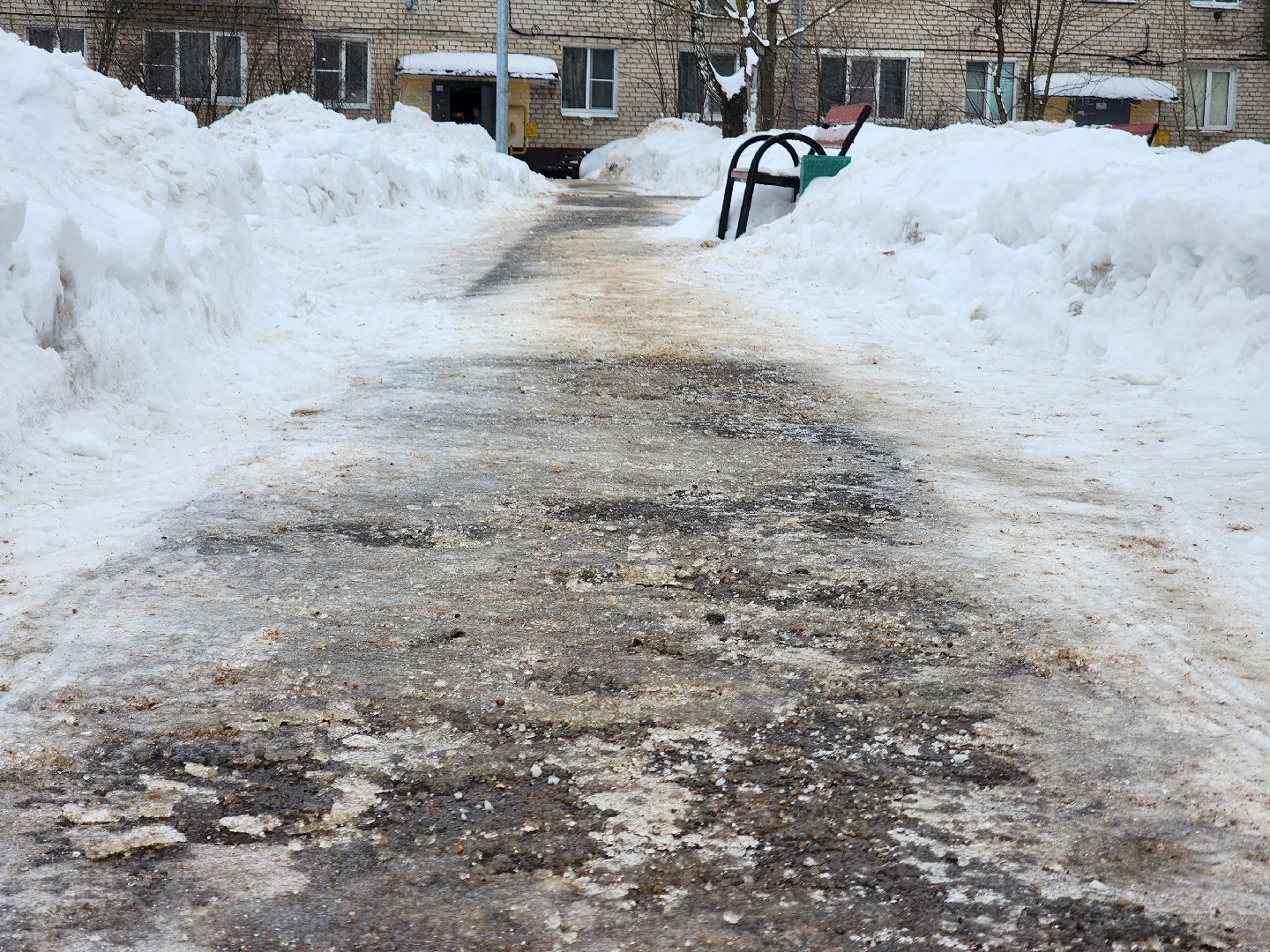 ледяной дождь, уборка дворов, уборка общественных территорий, коммунальная техника, коммунальщики, руза, рузский городской округ,