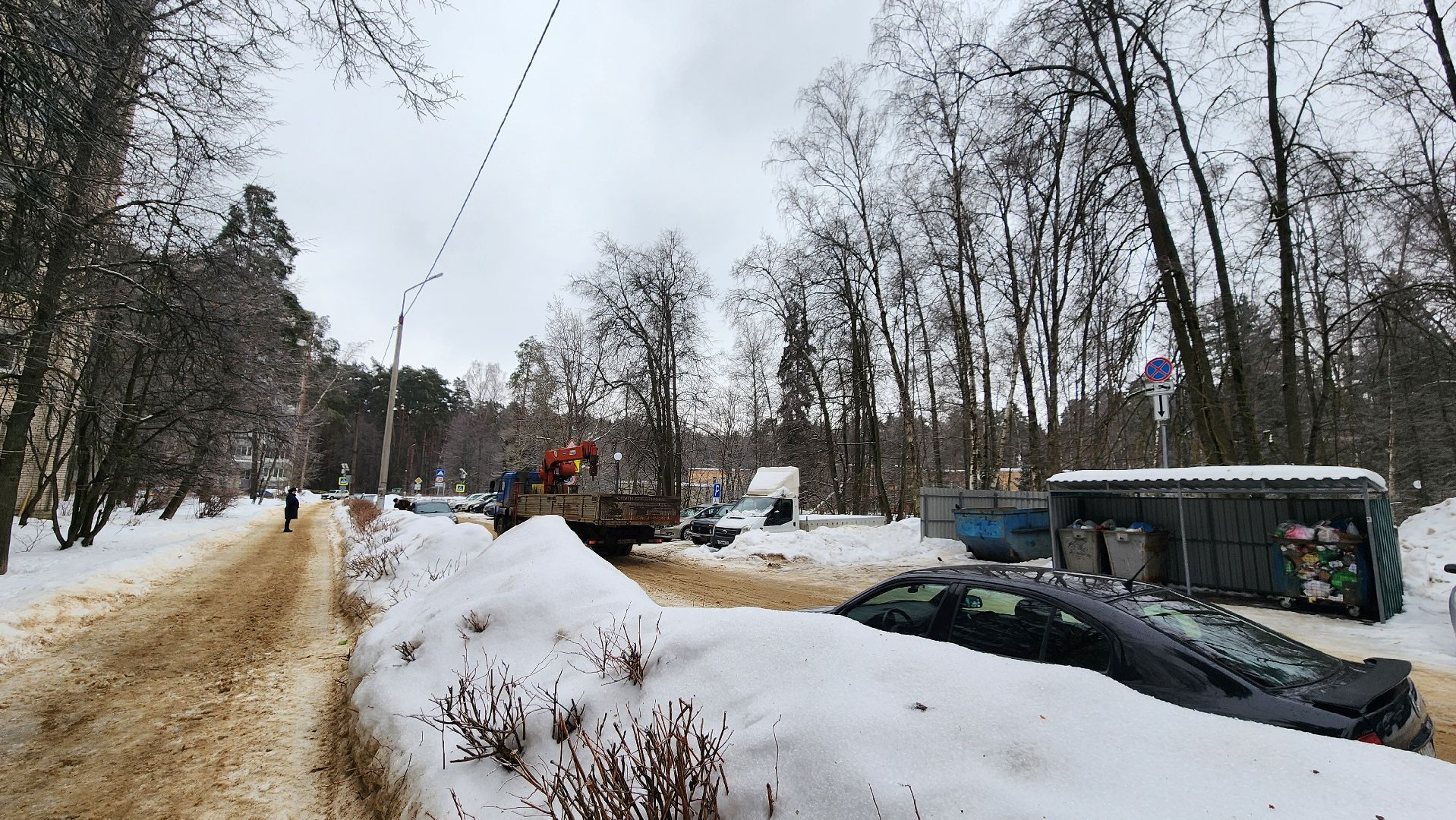 парковка запрещена, работает эвакуатор, знаки запрета парковки, протвино, контейнерная площадка,