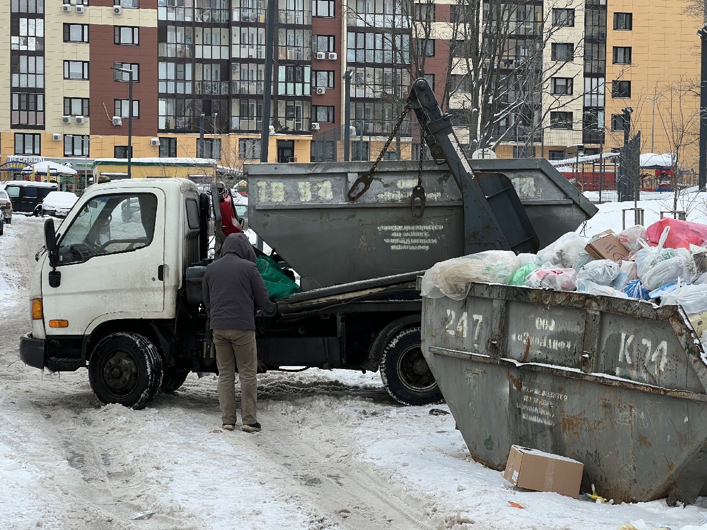химки, контейнерная площадка, мусорные площадки, благоуйстройство, дорожные знаки во дворах,