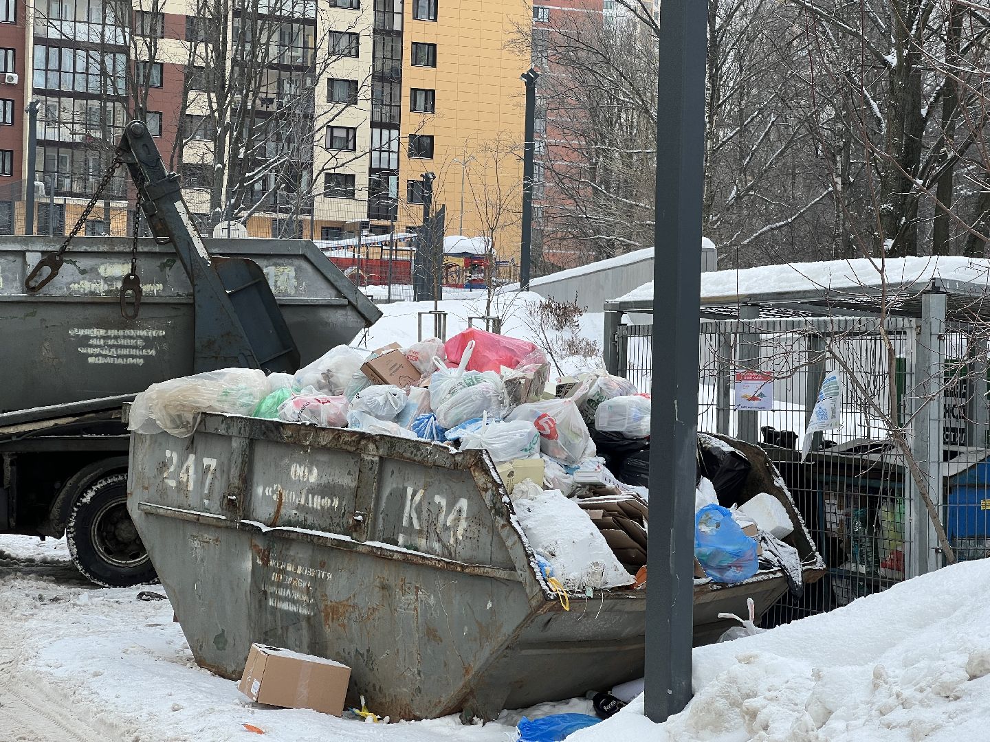 химки, контейнерная площадка, мусорные площадки, благоуйстройство, дорожные знаки во дворах,