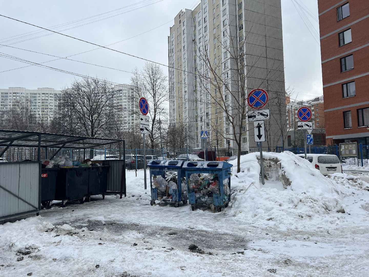 химки, дорожные знаки, дорожные знаки во дворах, благоустройство, контейнерные площадки, мусорные площадки,