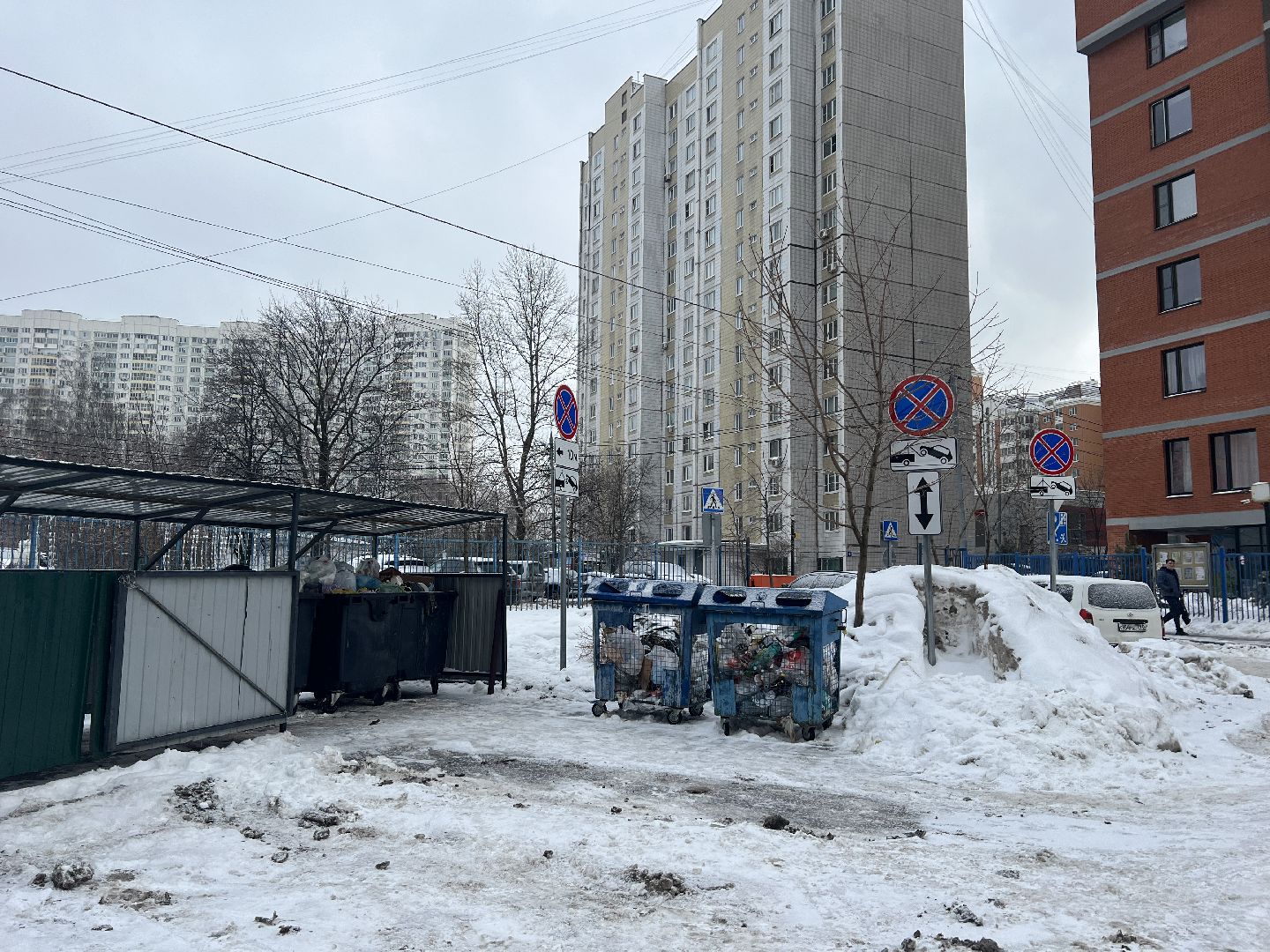химки, дорожные знаки, дорожные знаки во дворах, благоустройство, контейнерные площадки, мусорные площадки,