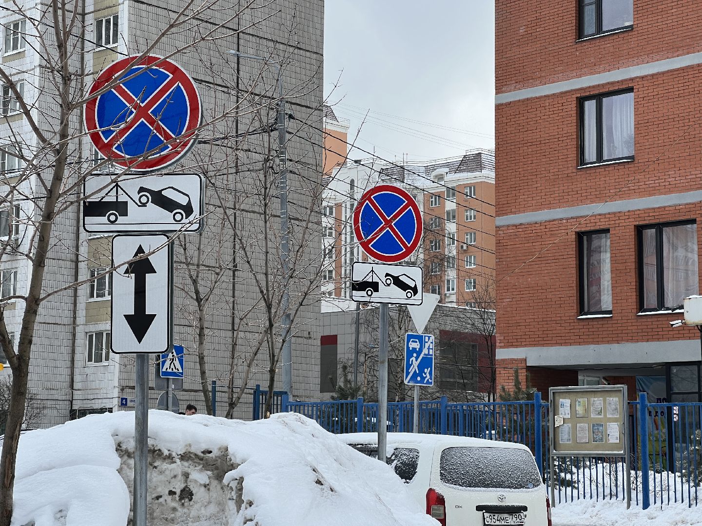 химки, дорожные знаки, дорожные знаки во дворах, благоустройство, контейнерные площадки, мусорные площадки,